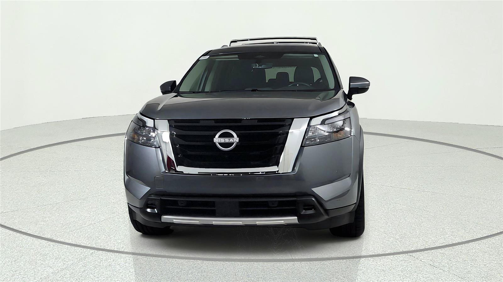 Used 2025 Nissan Pathfinder SL FWD image 2