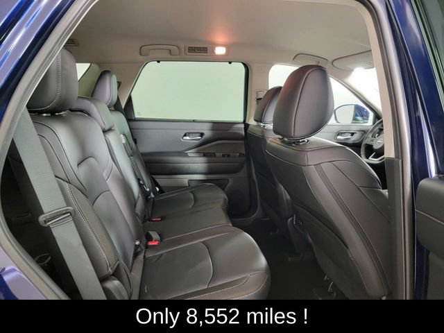 Used 2025 Nissan Pathfinder SL AWD/4WD image 18