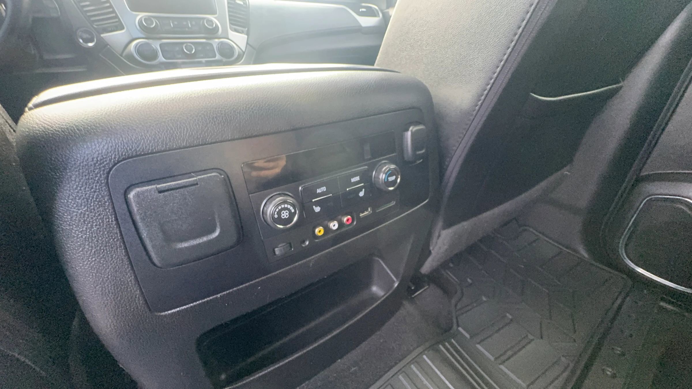 Used 2016 Chevrolet Suburban LT image 23