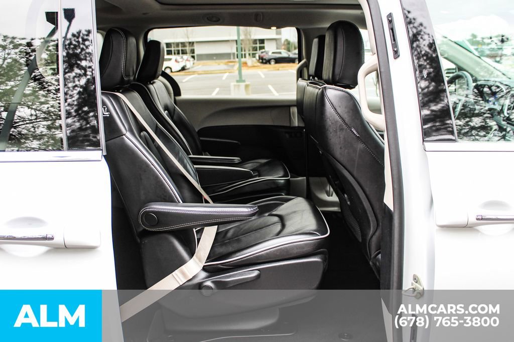 Used 2023 Chrysler Pacifica Limited image 22