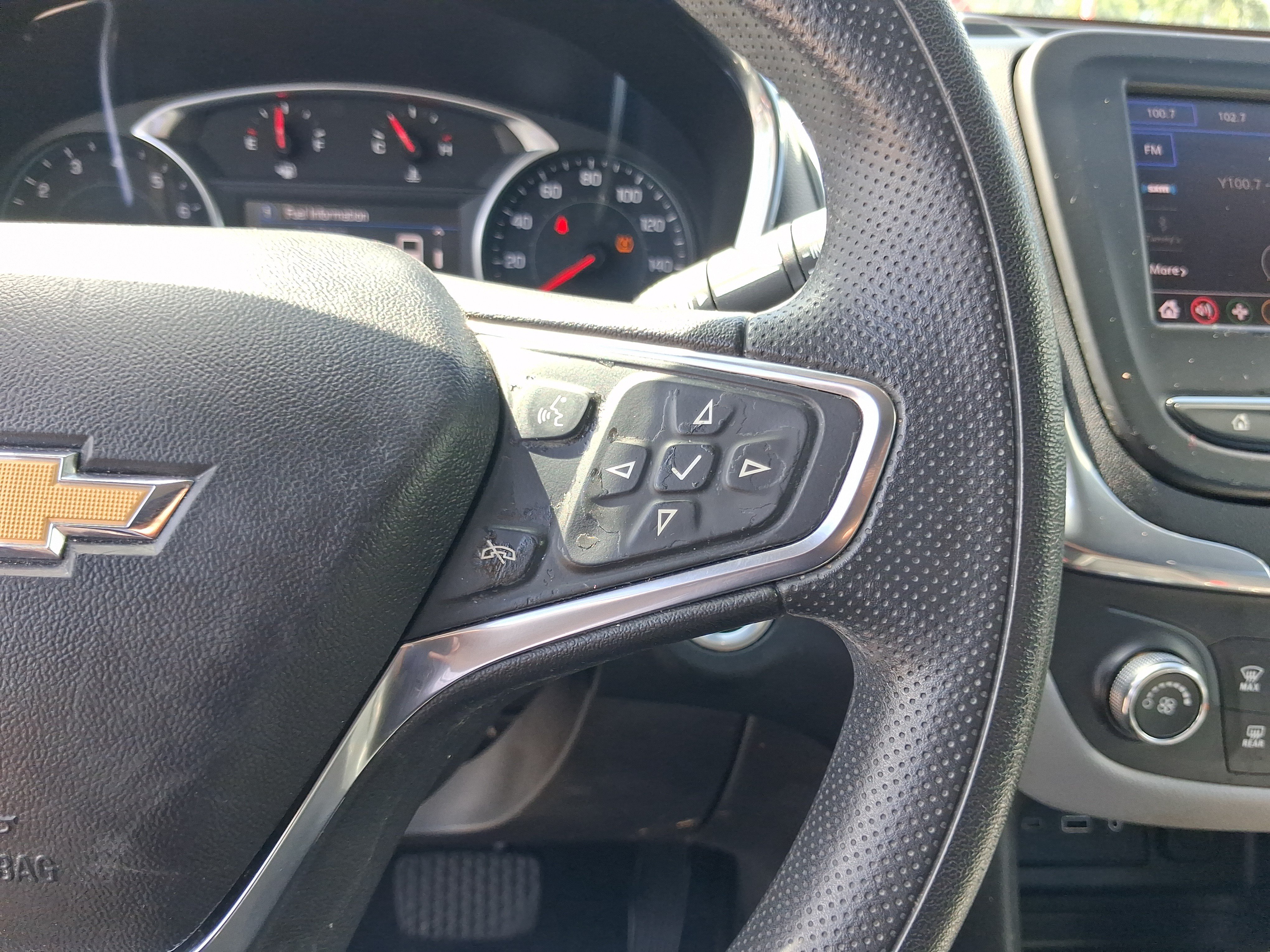 Used 2020 Chevrolet Equinox LT FWD image 17