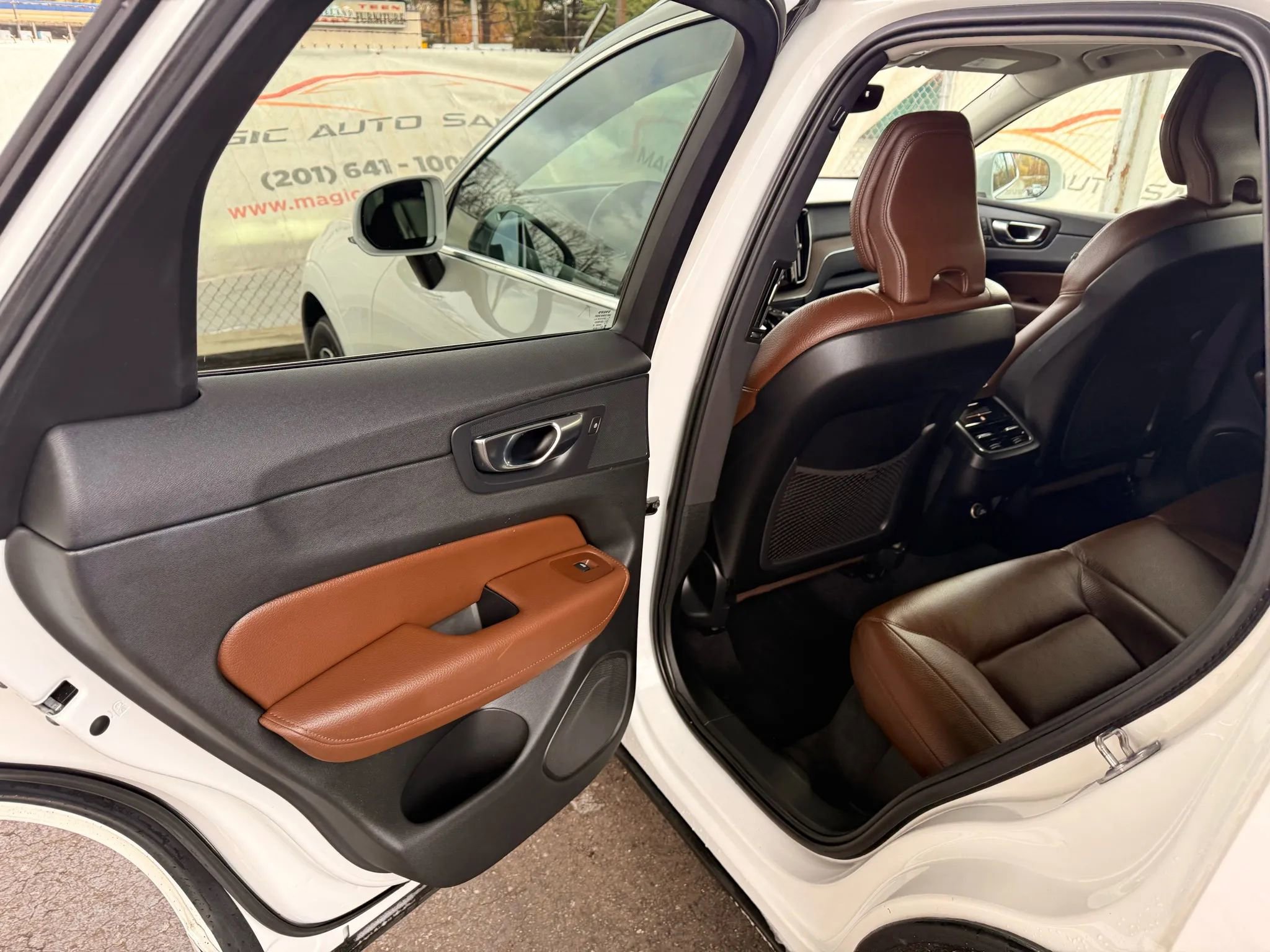 Used 2020 Volvo XC60 T5 Inscription image 17