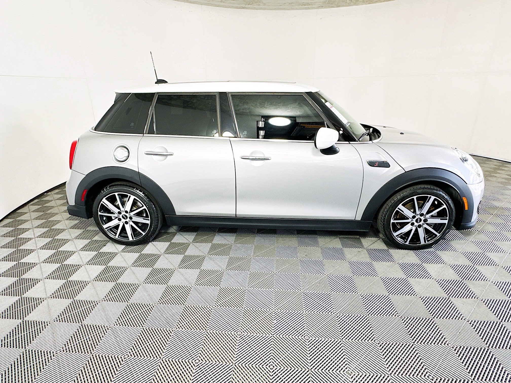 Used 2024 MINI Cooper S image 2