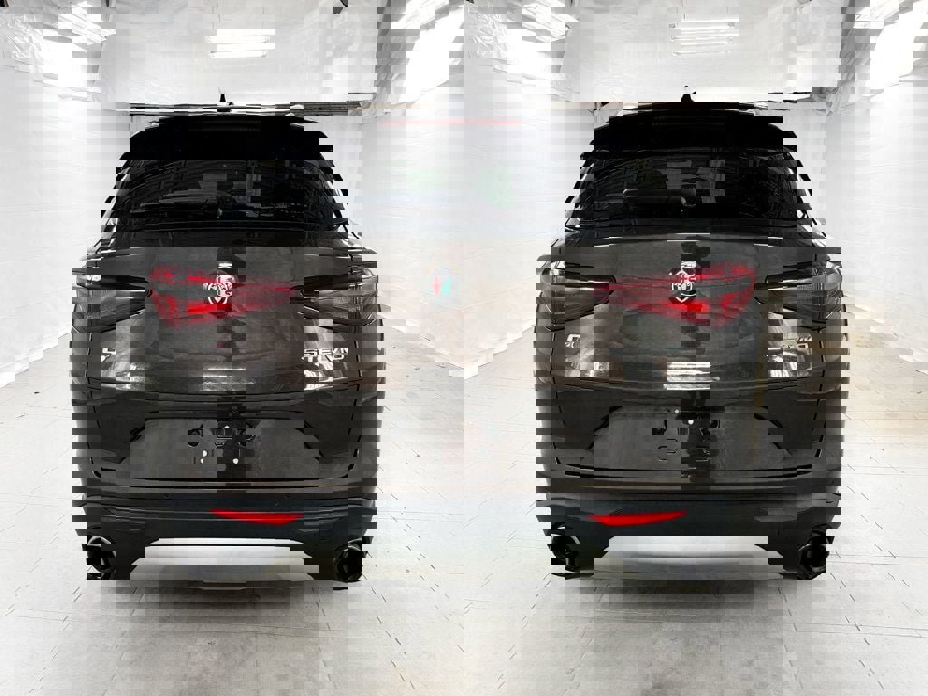 Used 2018 Alfa Romeo Stelvio AWD image 4