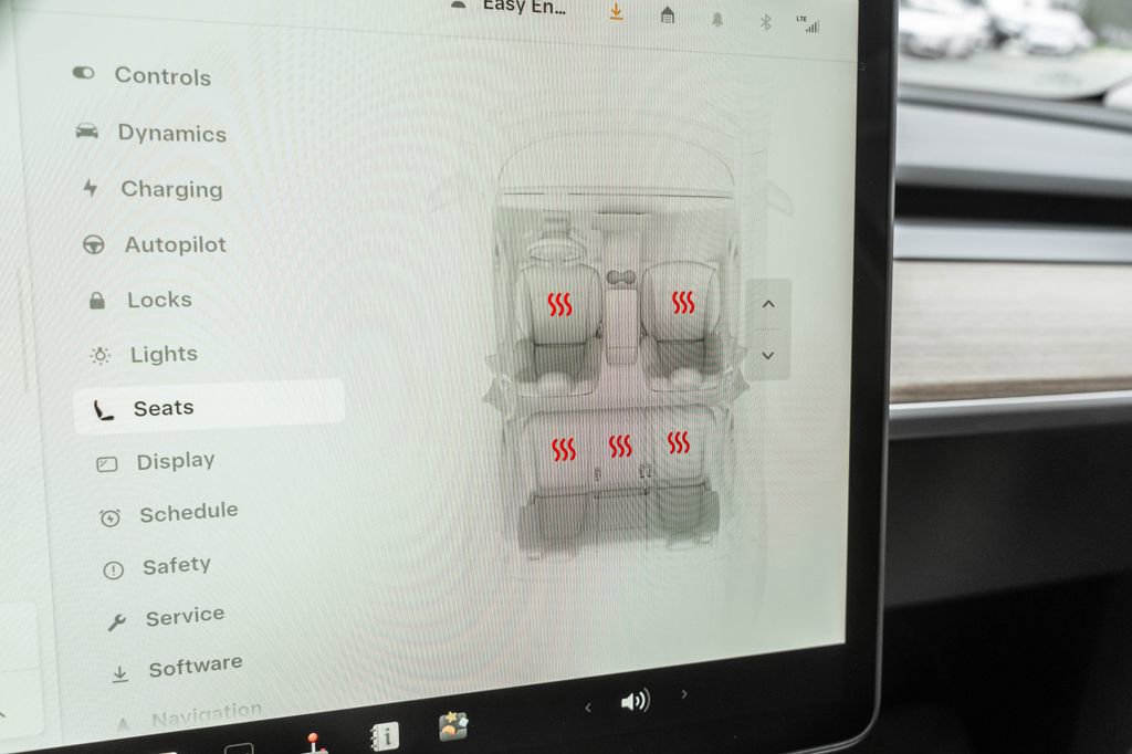 Used 2024 Tesla Model Y Long Range image 18