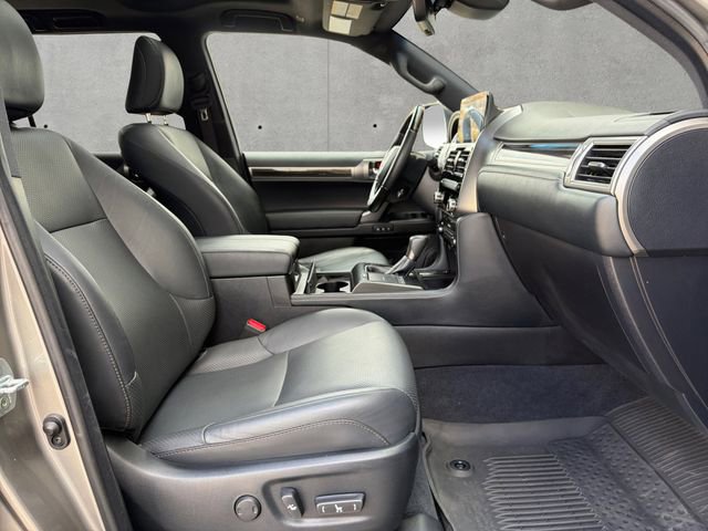 Used 2023 Lexus GX 460 Luxury w/ Accessory Package image 24
