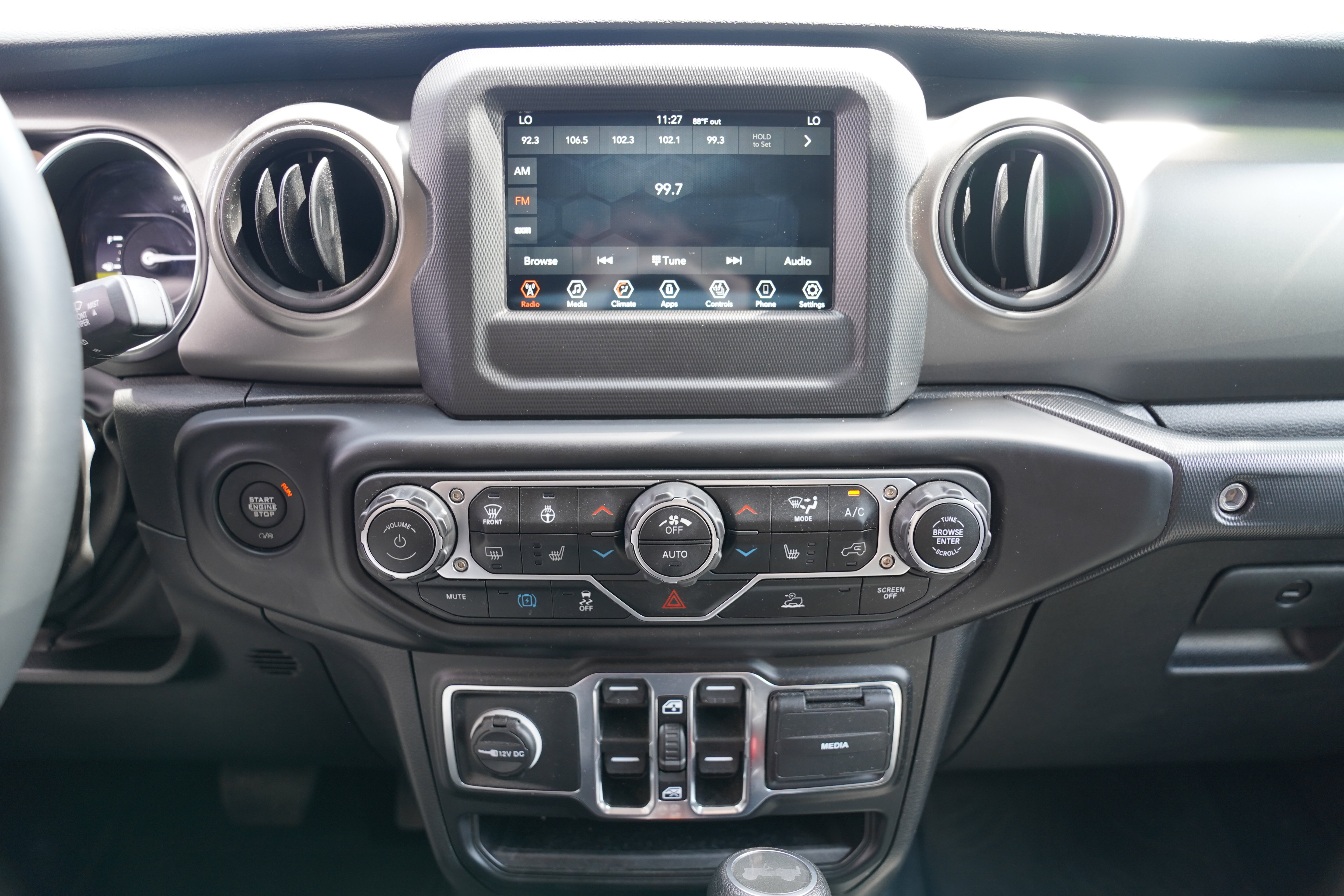 Used 2023 Jeep Wrangler Unlimited w/ Cold Weather Group AWD/4WD image 19