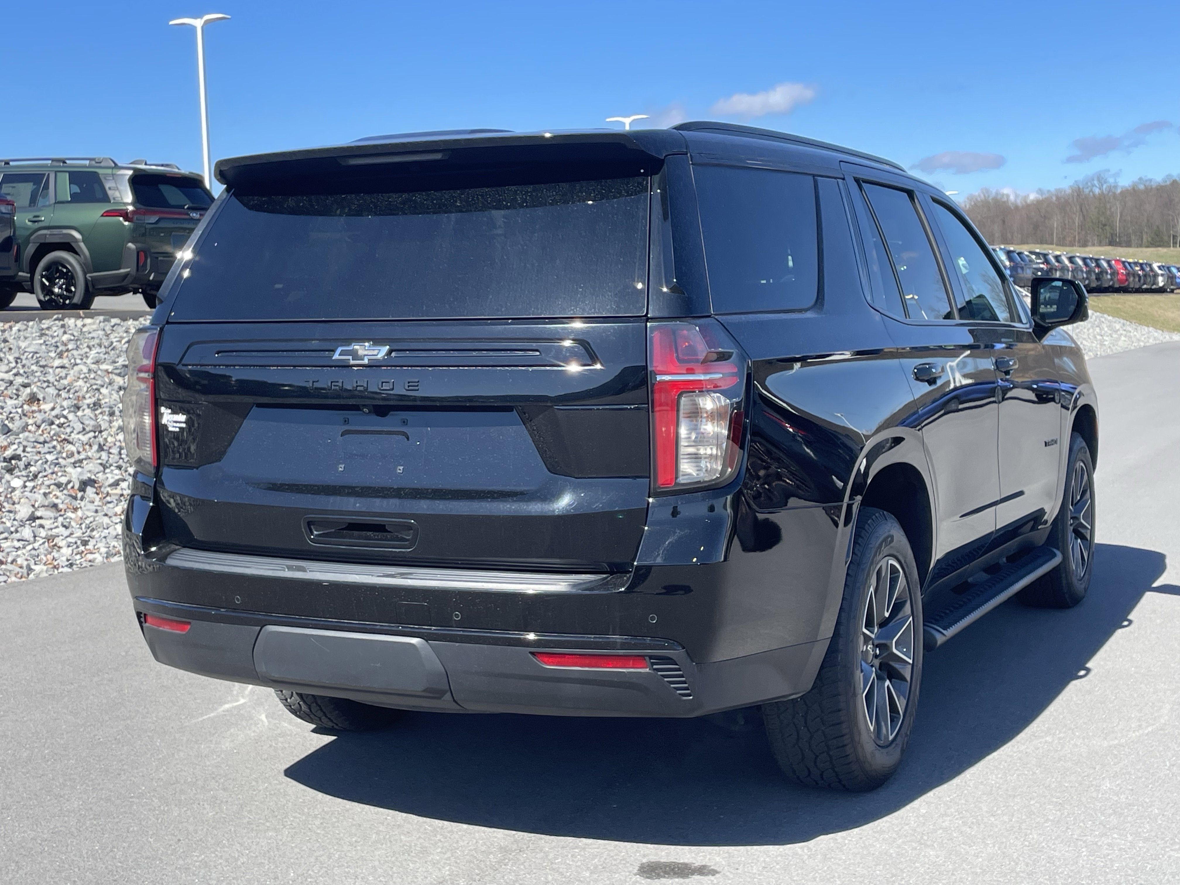 Used 2023 Chevrolet Tahoe Z71 w/ Luxury Package AWD/4WD image 3