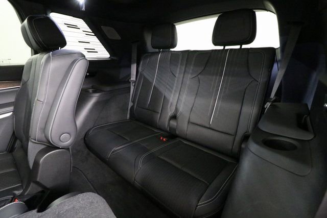 New 2026 Cadillac Vistiq Sport image 28