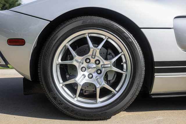 Used 2005 Ford GT RWD image 51