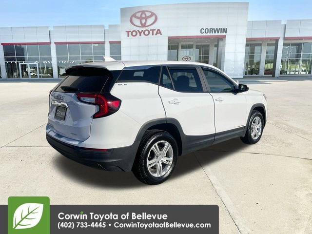 Used 2024 GMC Terrain SLE image 8