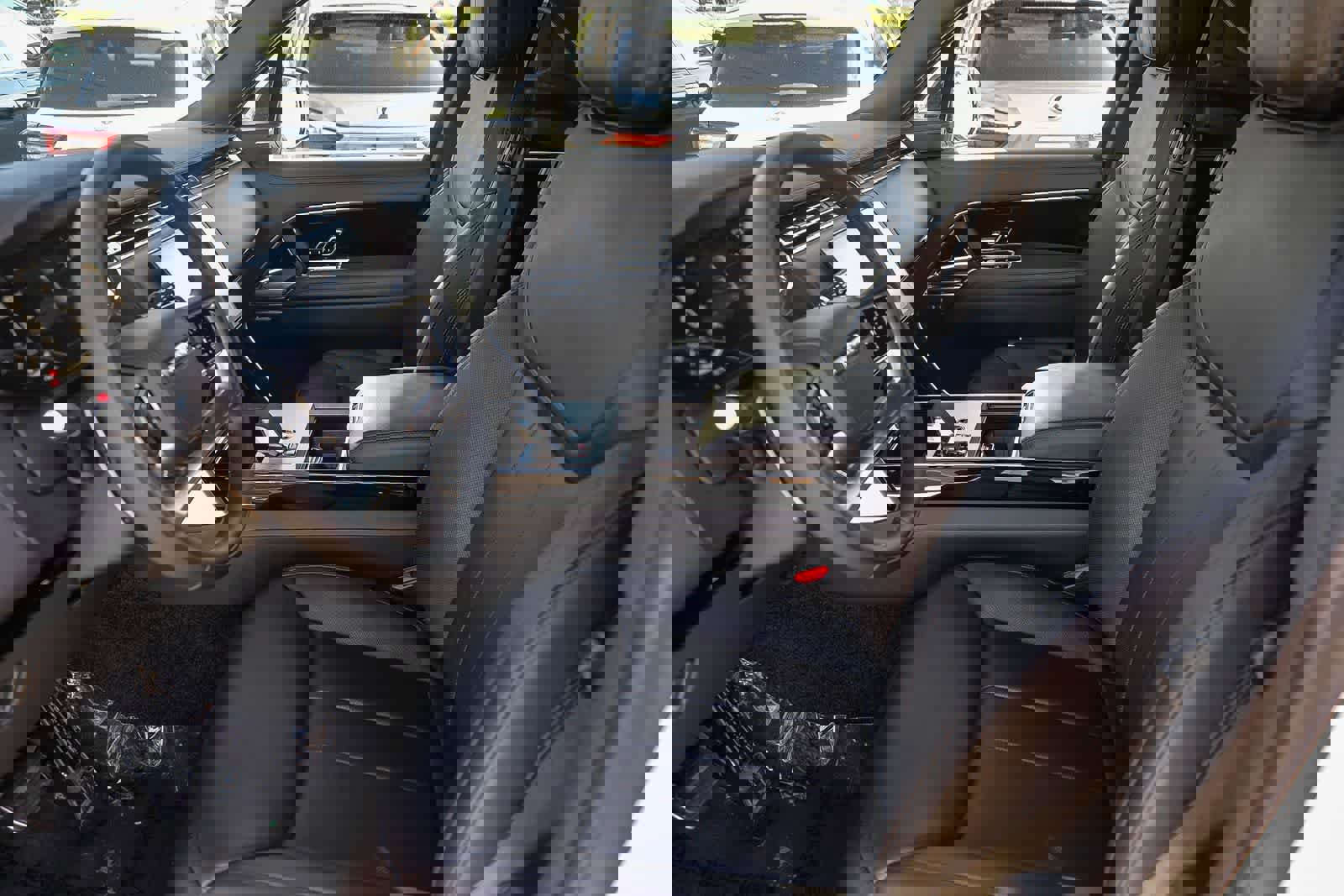 New 2026 Land Rover Range Rover Long Wheelbase SE image 17