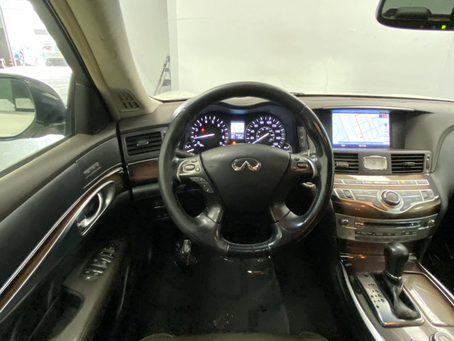 Used 2016 INFINITI Q70 L 3.7 w/ Deluxe Touring Package AWD/4WD image 36