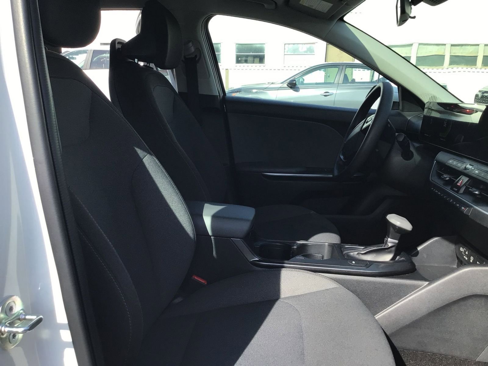 Used 2025 Kia K4 LXS image 34