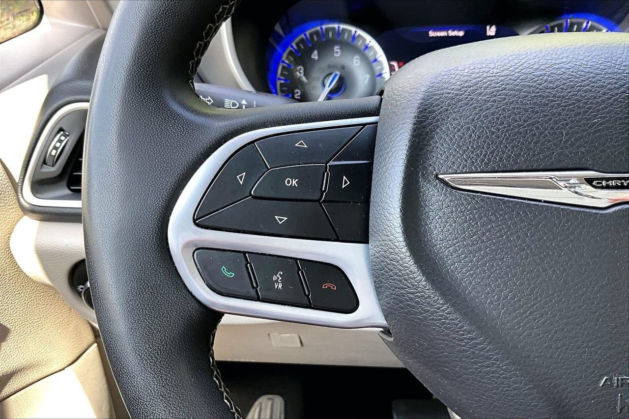 Certified 2023 Chrysler Pacifica Touring-L FWD image 28