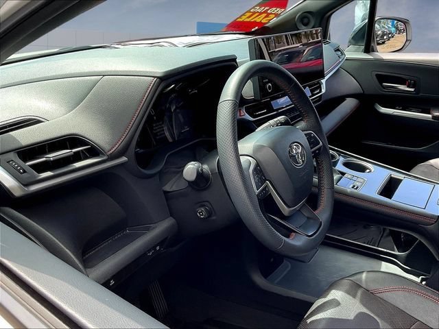 Used 2025 Toyota Sienna XSE w/ XSE Premium Package FWD image 19