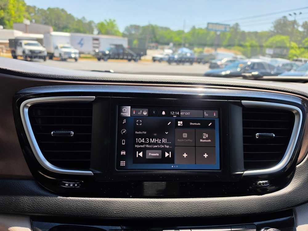Used 2023 Chrysler Voyager LX FWD image 15