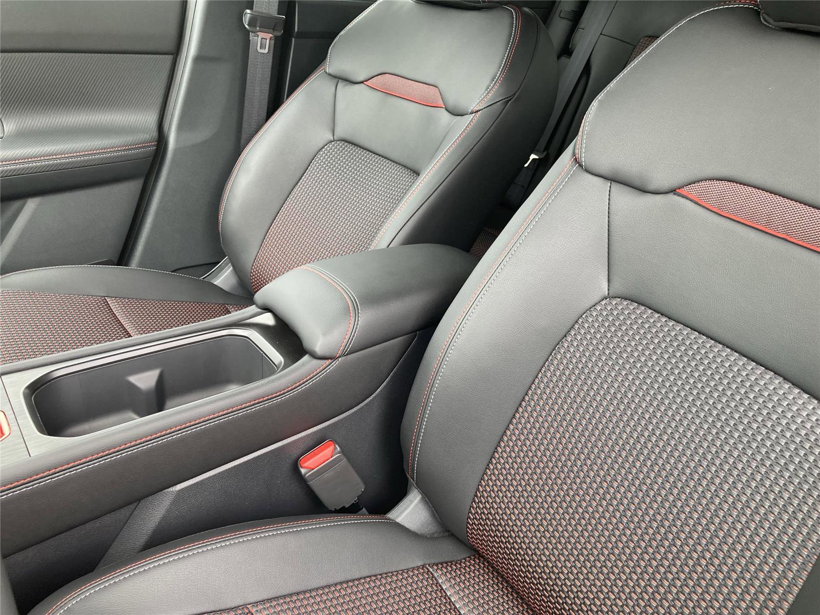 New 2025 Nissan Kicks SR image 29