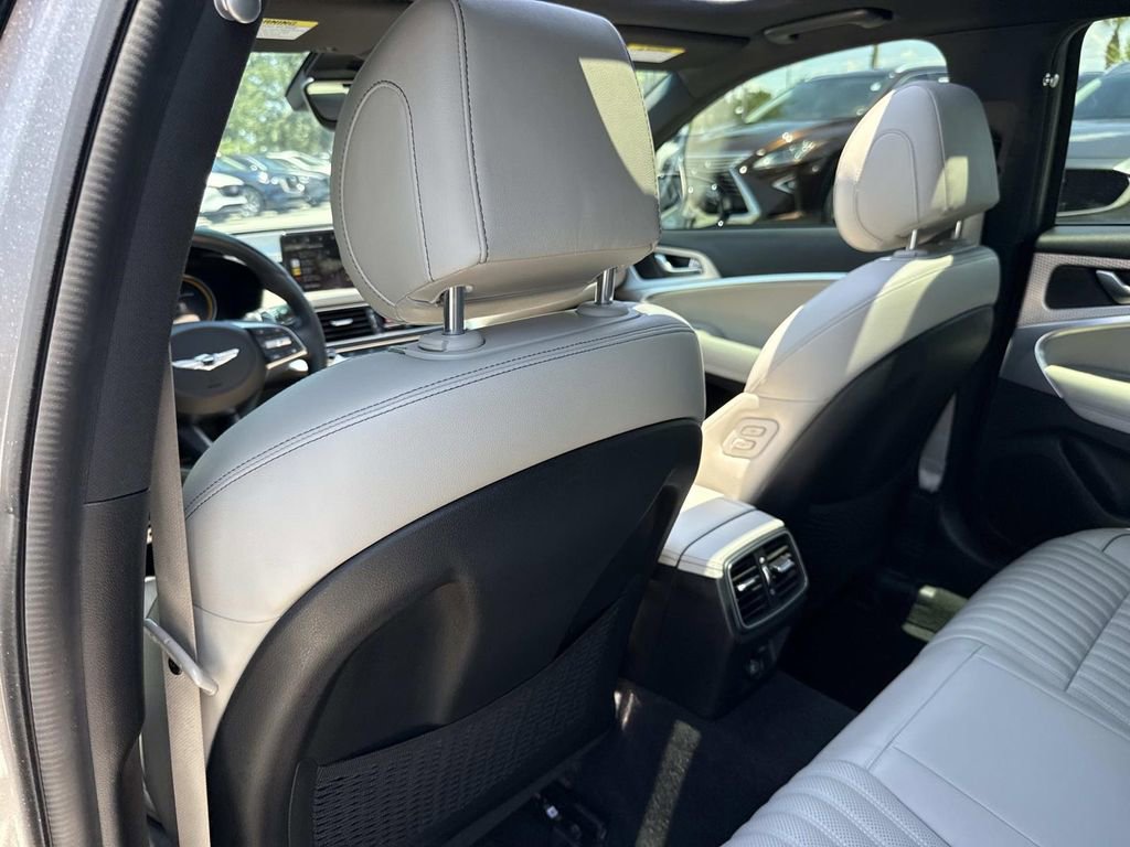 Used 2023 Genesis G70 2.0T w/ Sport Prestige Package RWD image 14