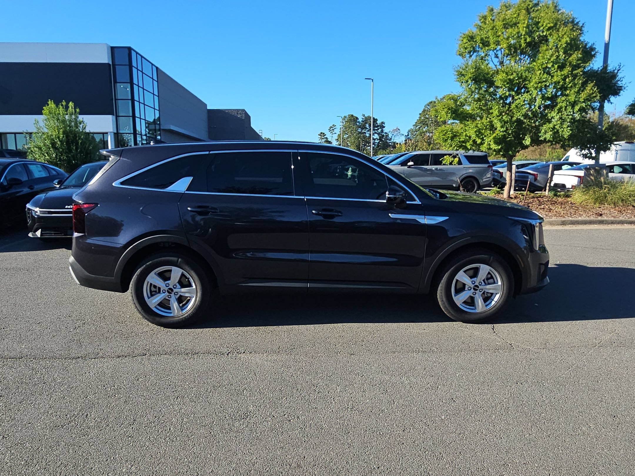 New 2026 Kia Sorento LX FWD image 8