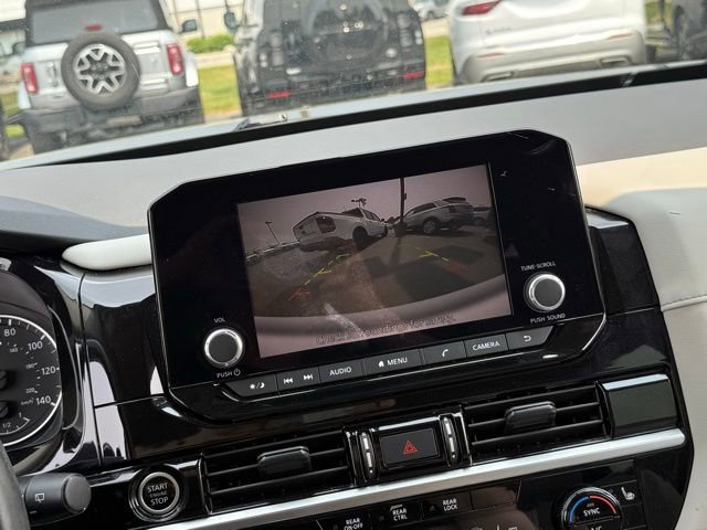 Used 2022 Nissan Pathfinder SV image 3