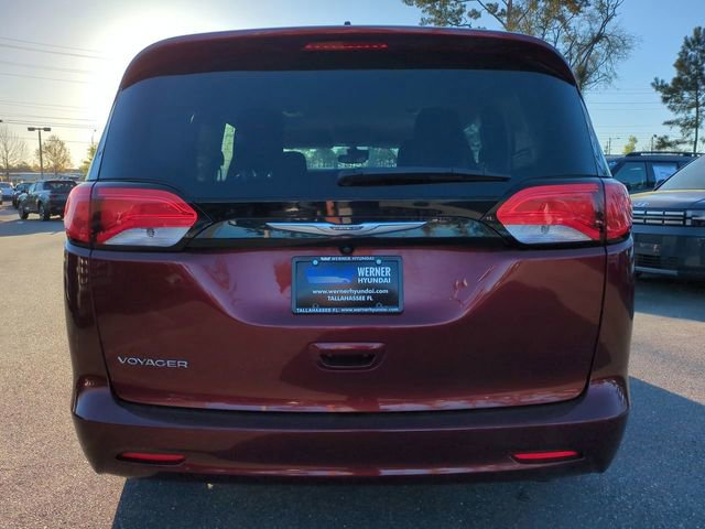 Used 2023 Chrysler Voyager LX image 5