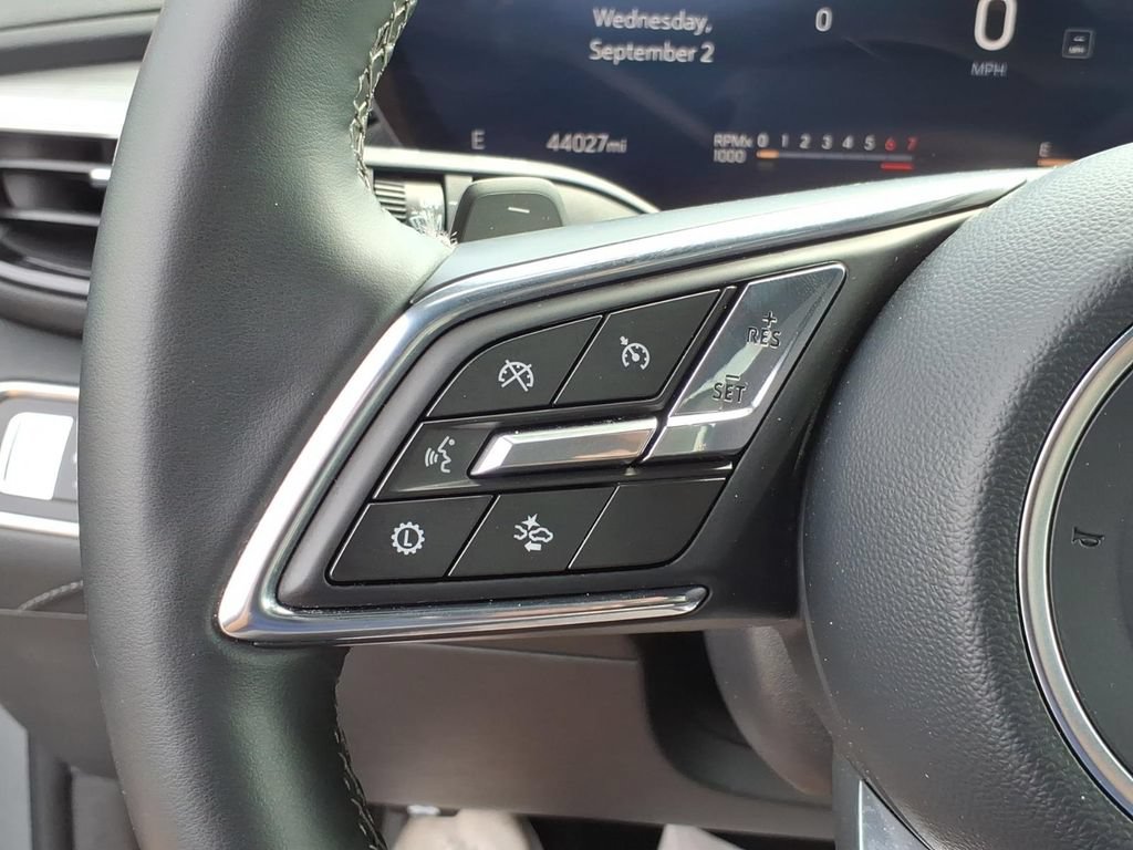 Used 2025 Buick Enclave Preferred AWD/4WD image 18