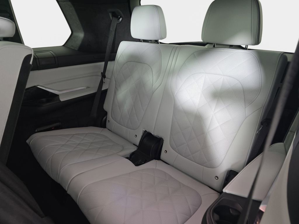 Certified 2024 BMW X7 xDrive40i w/ M Sport Package image 14