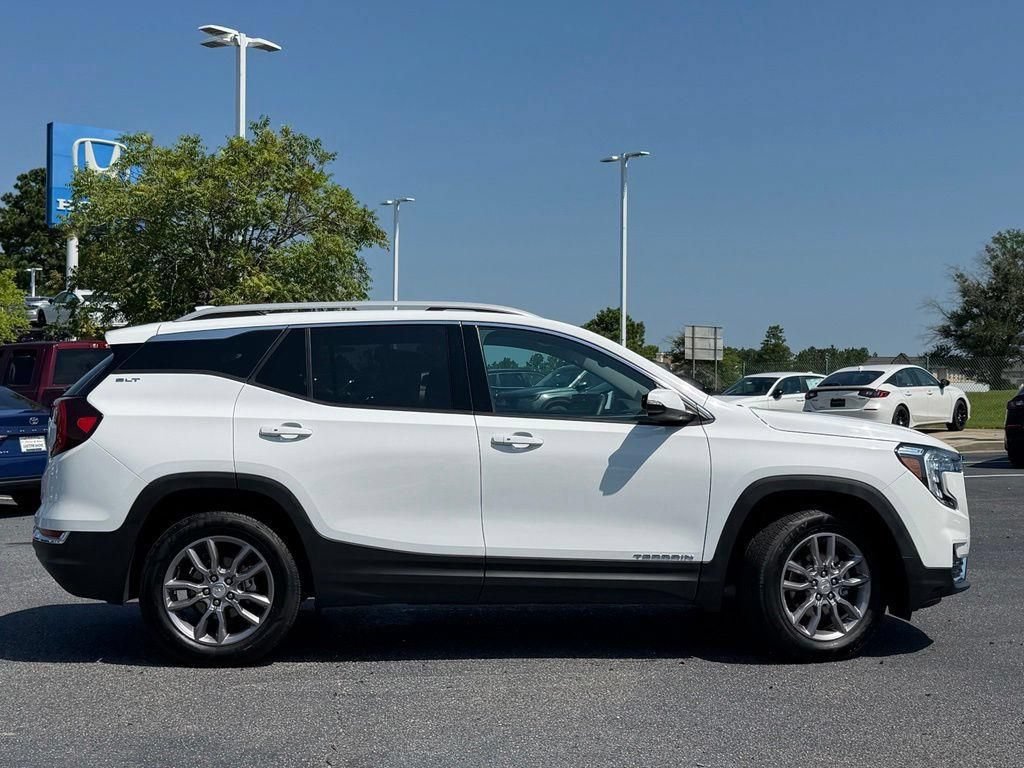 Used 2023 GMC Terrain SLT AWD/4WD image 4