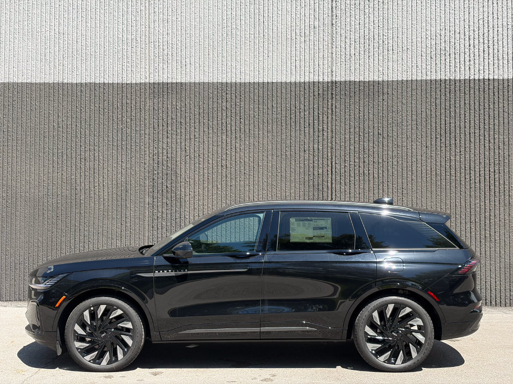 New 2026 Lincoln Nautilus Reserve w/ Jet Appearance Package AWD/4WD image 4
