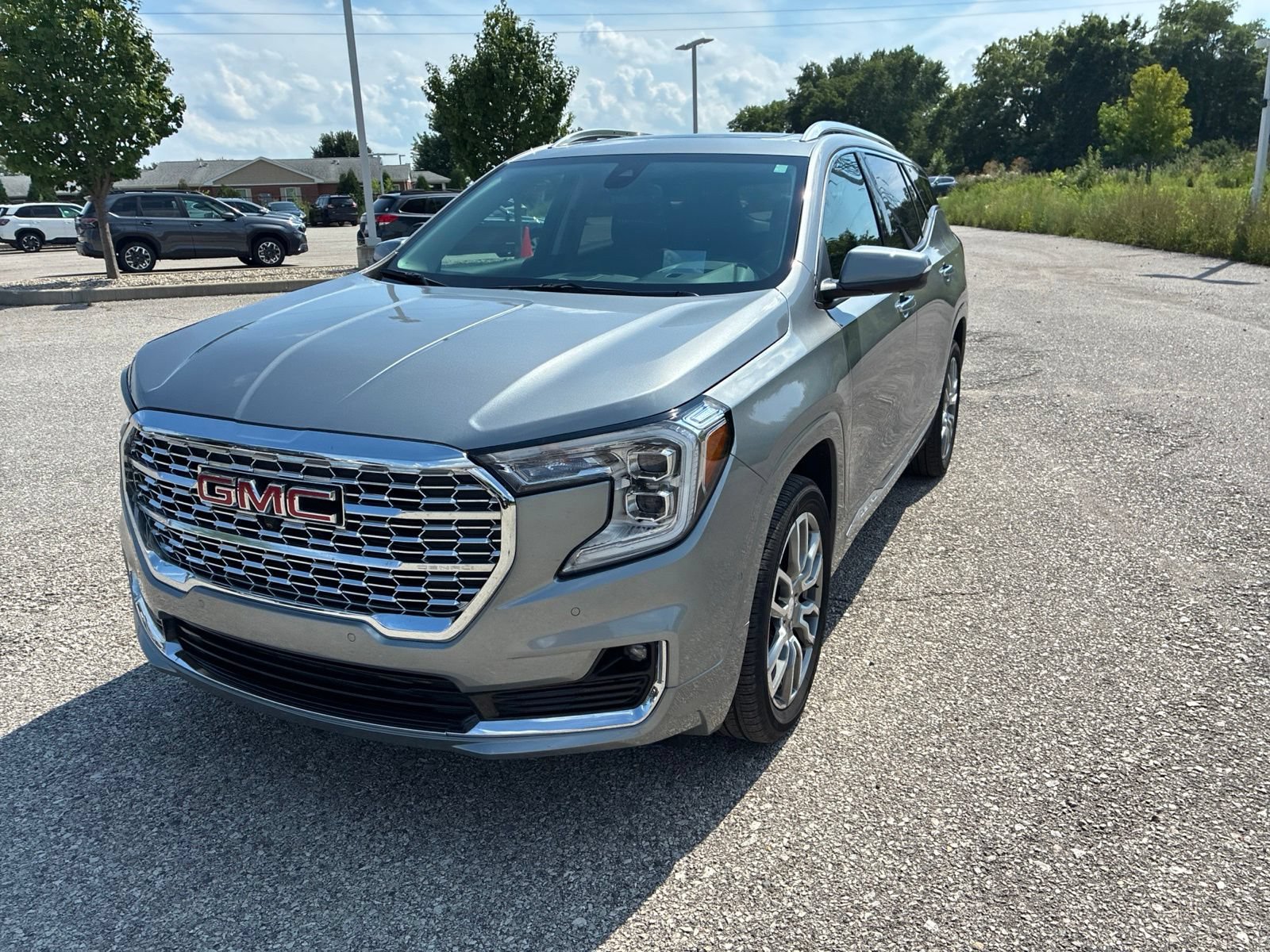 Used 2024 GMC Terrain Denali w/ Denali Premium Package AWD/4WD image 3