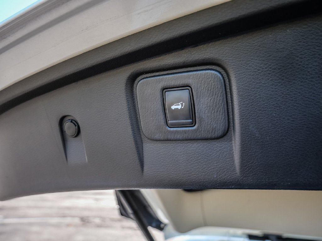 Used 2019 Nissan Murano SL w/ SL Technology Package FWD image 12