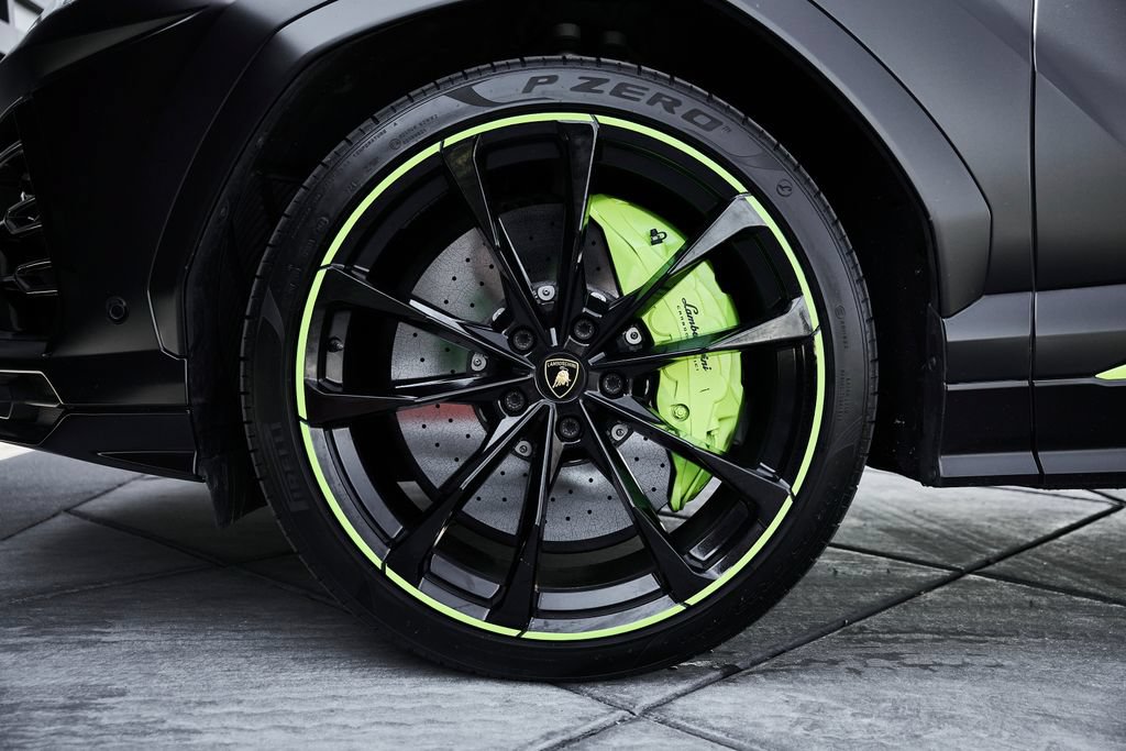 Used 2022 Lamborghini Urus AWD/4WD image 3