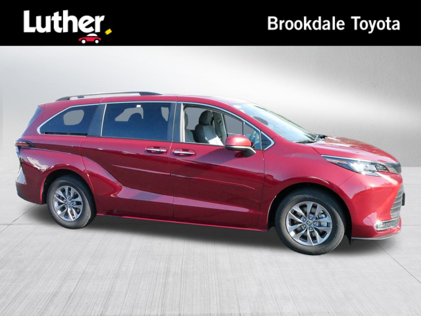 Certified 2022 Toyota Sienna XLE