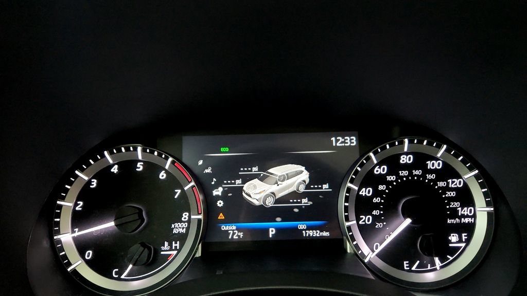 Used 2023 Toyota Highlander XLE AWD/4WD image 28