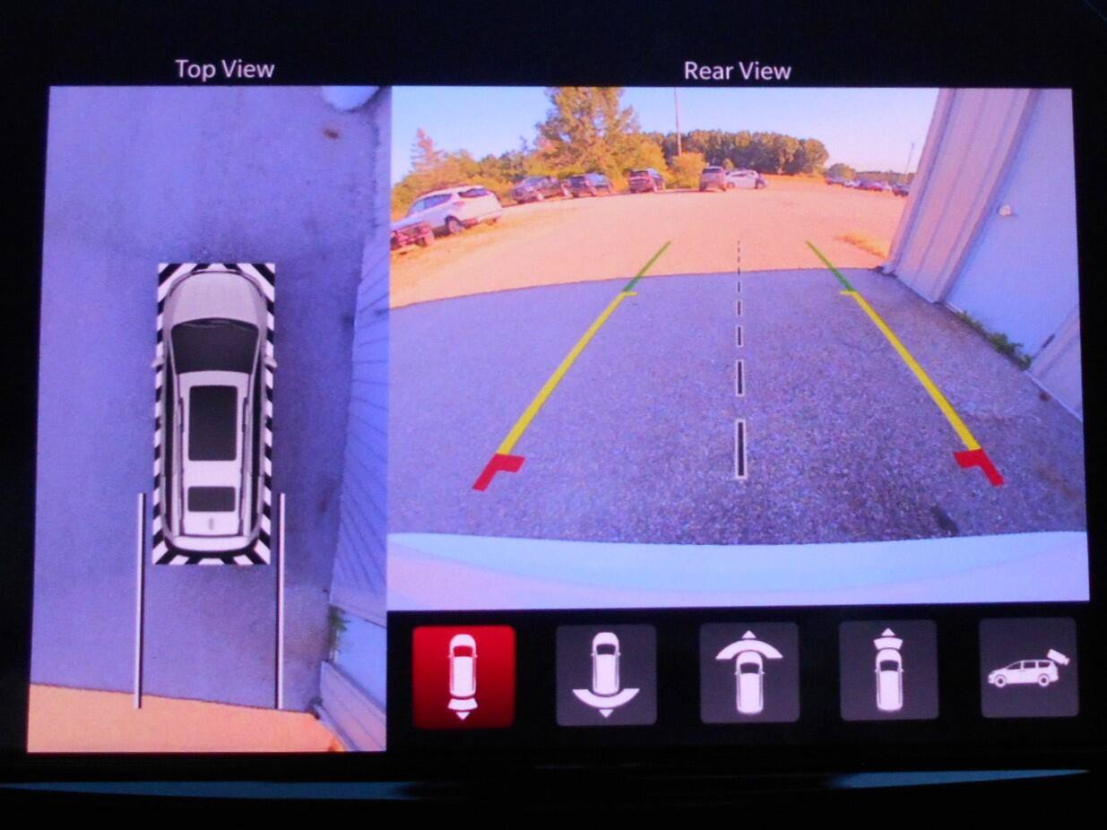 New 2027 Chrysler Pacifica Pinnacle w/ Theater Group FWD image 9