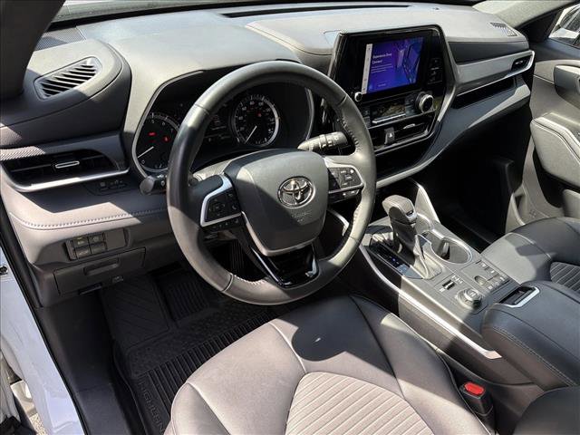 Used 2023 Toyota Highlander XSE AWD/4WD image 11