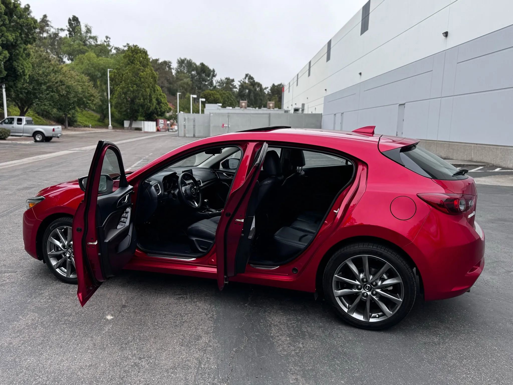 Used 2018 MAZDA MAZDA3 Grand Touring image 34