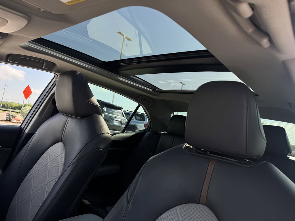 Used 2018 Toyota Camry XLE FWD image 24