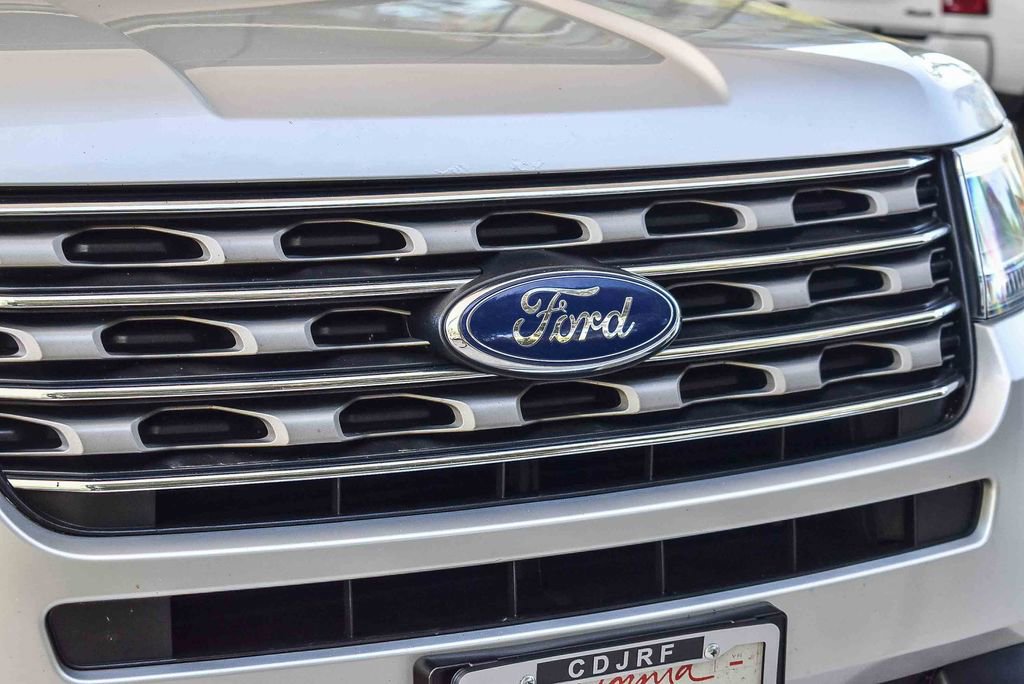 Used 2017 Ford Explorer XLT image 9