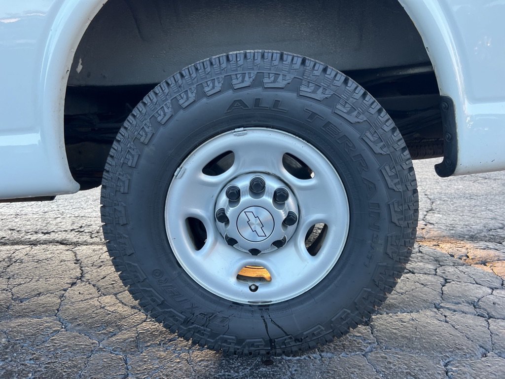 Used 2015 Chevrolet Express 2500 RWD image 35