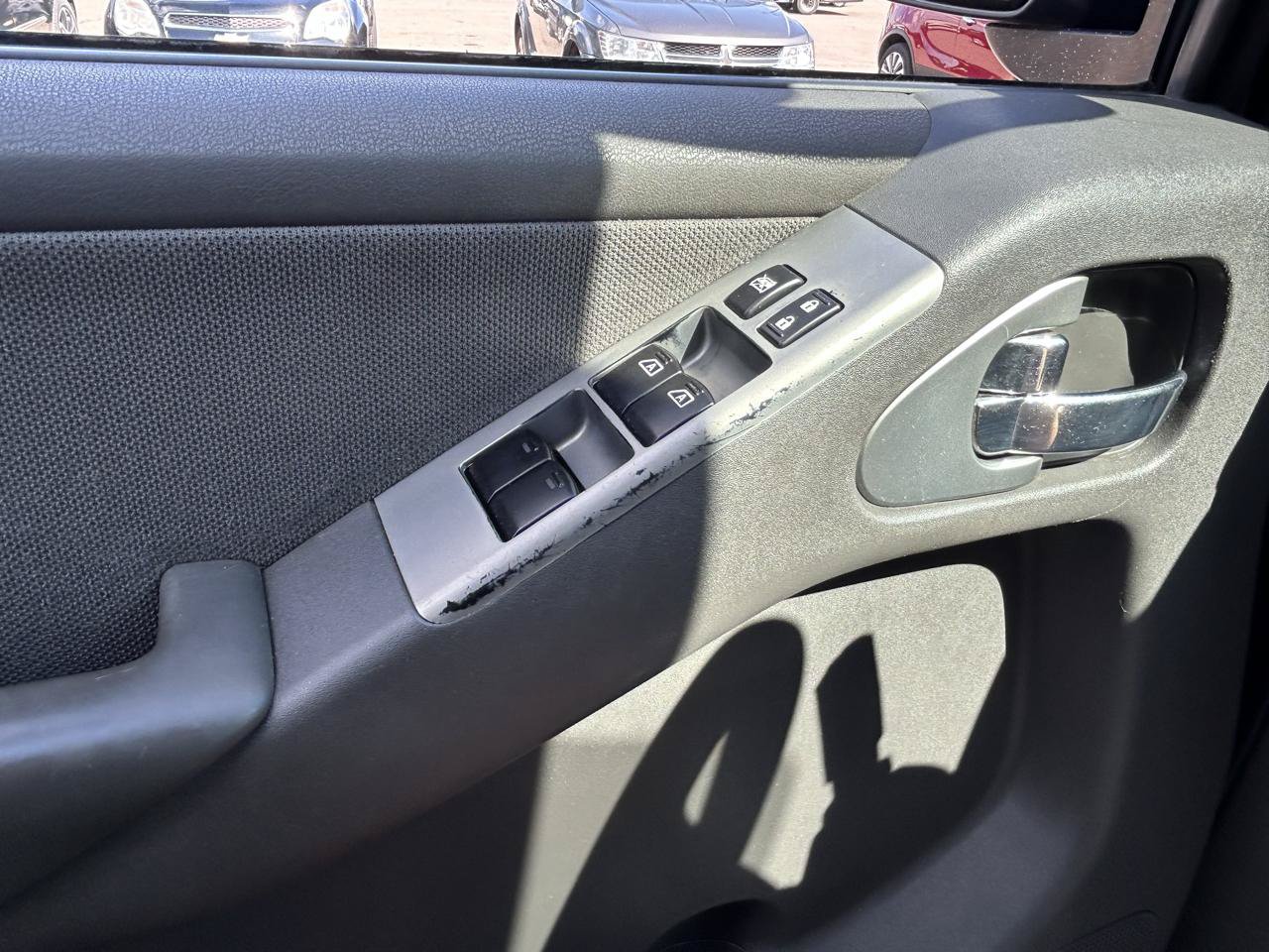 Used 2011 Nissan Pathfinder S AWD/4WD image 25