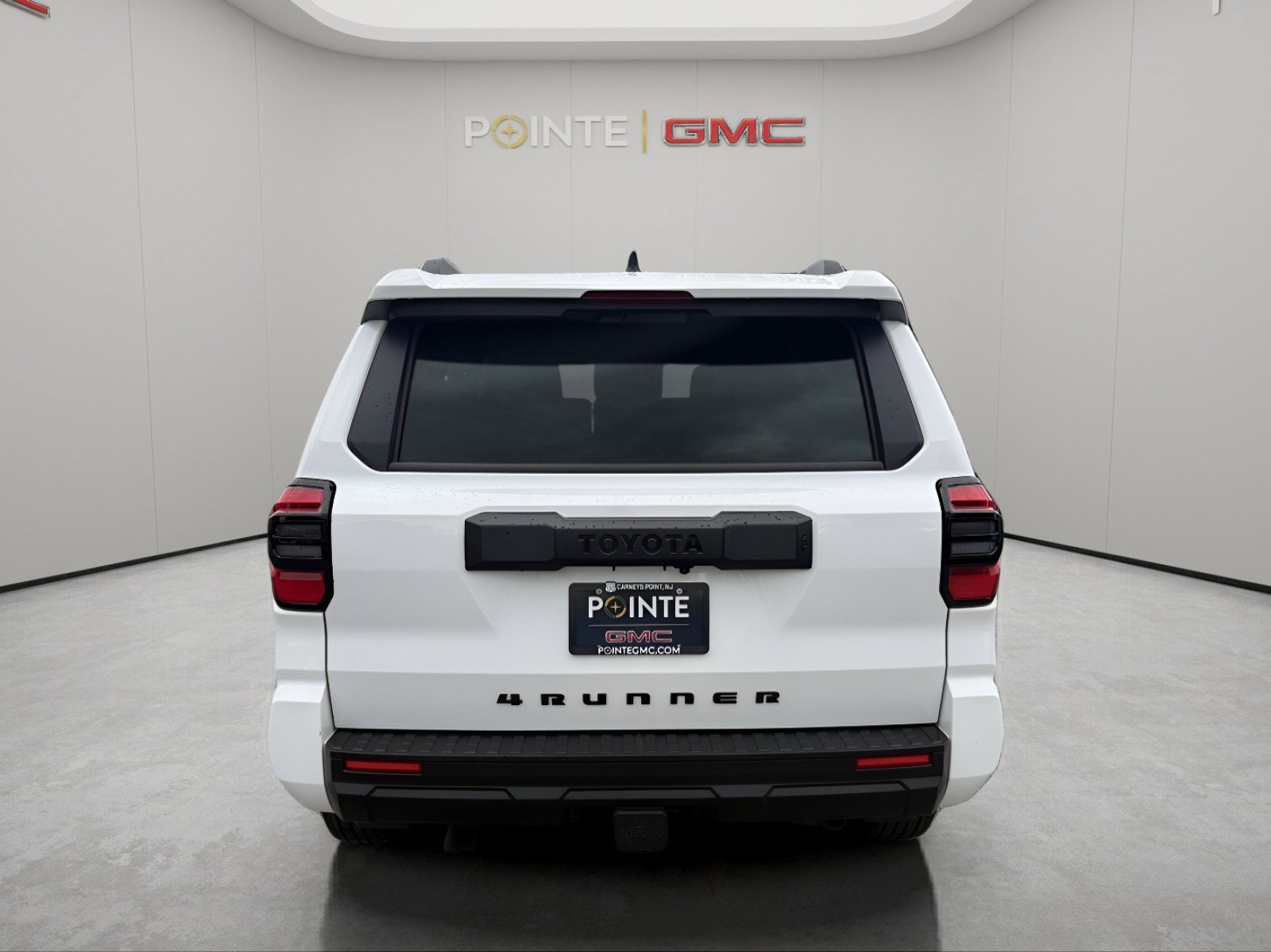 Used 2025 Toyota 4Runner SR5 AWD/4WD image 4