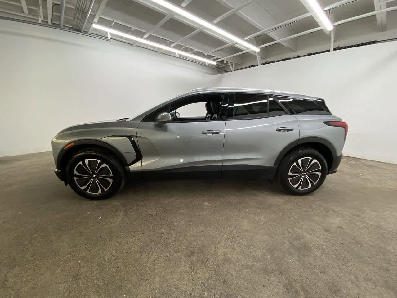 Used 2024 Chevrolet Blazer EV LT AWD/4WD image 3