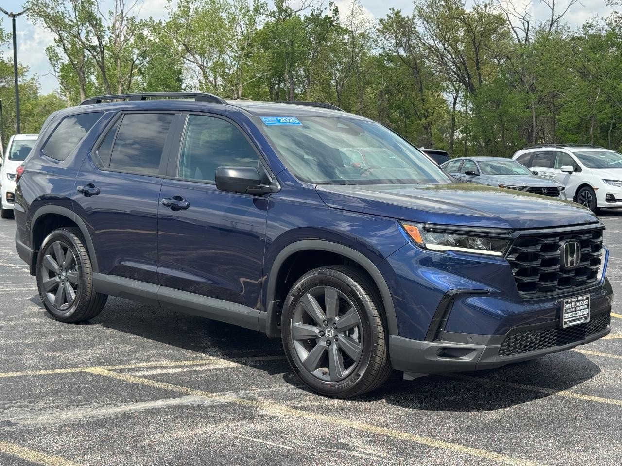 Certified 2025 Honda Pilot Sport image 2