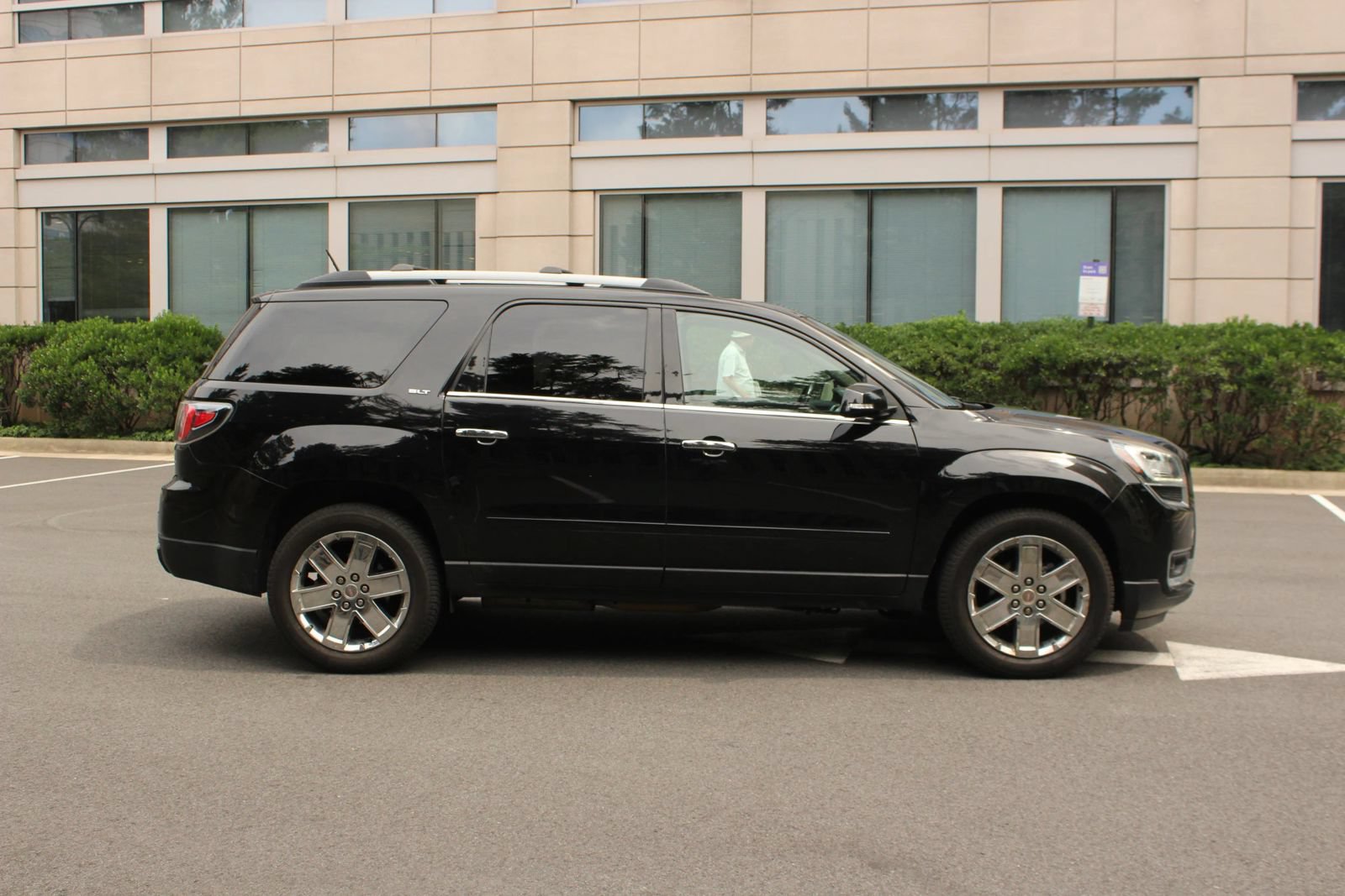 Used 2017 GMC Acadia Limited SLT AWD/4WD image 6