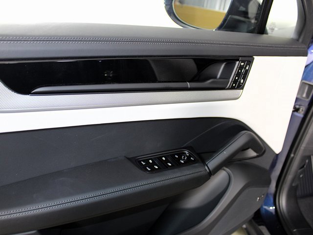 New 2025 Porsche Cayenne Coupe image 18