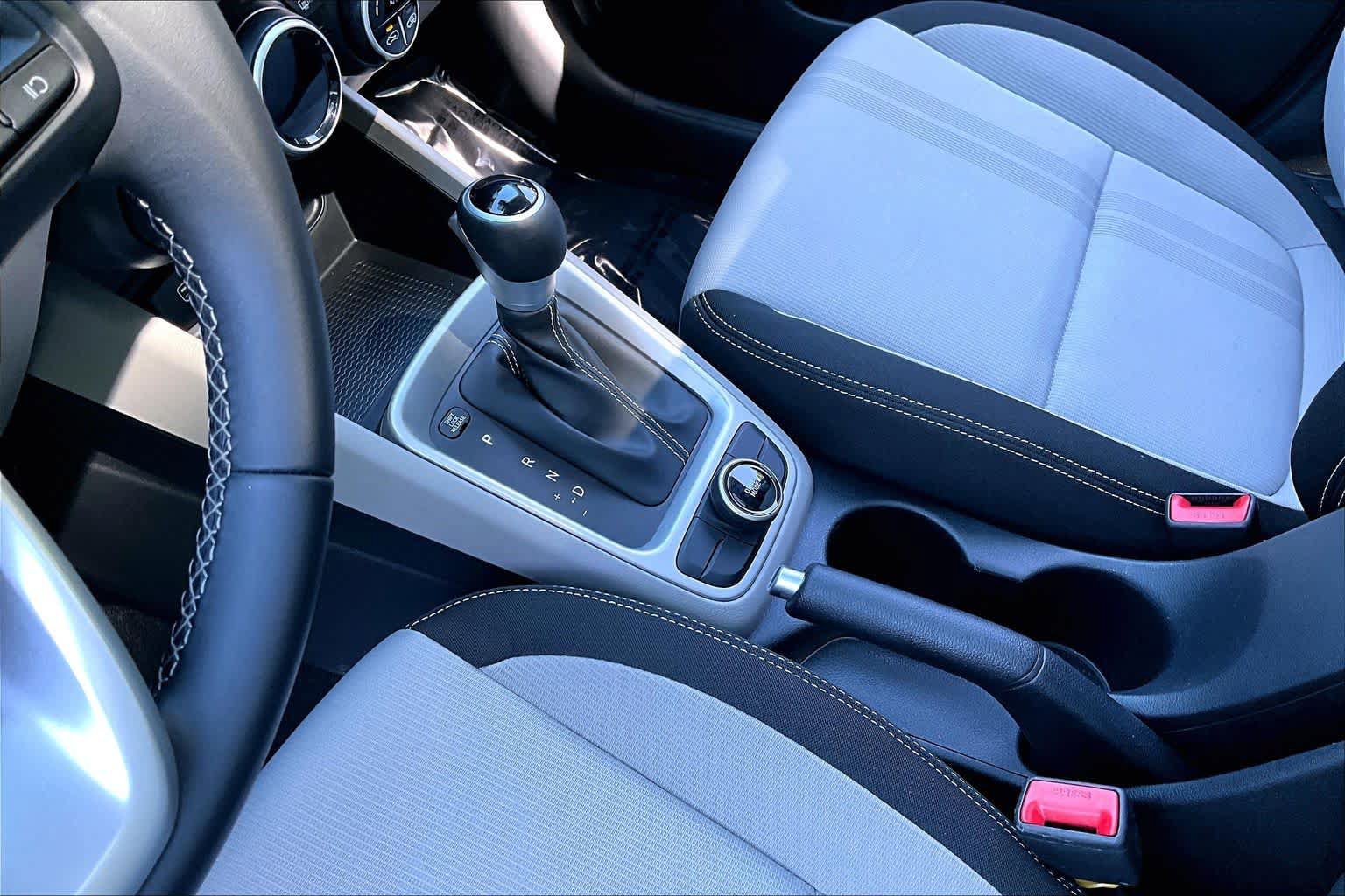 Used 2024 Hyundai Venue SEL FWD image 17