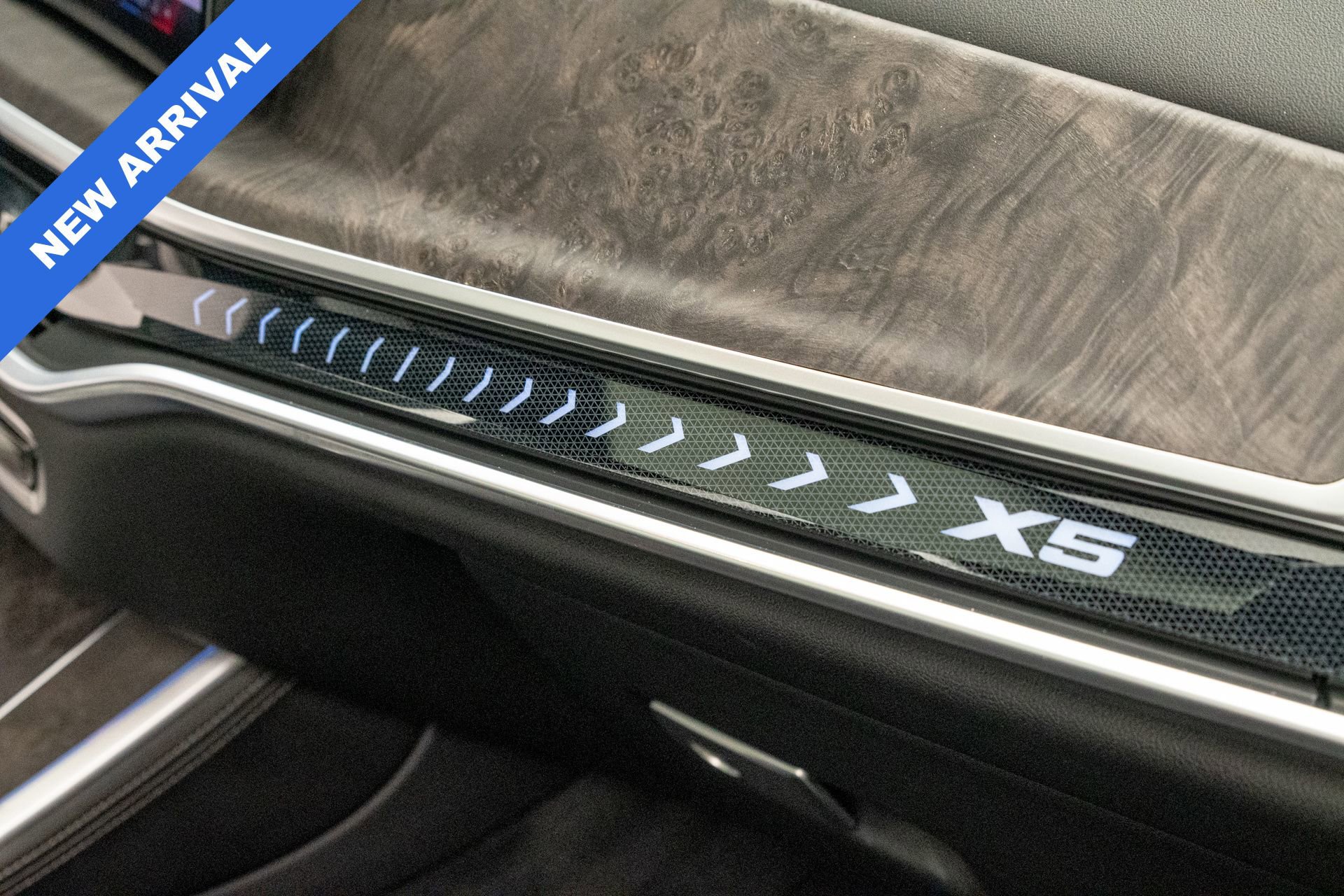 Used 2024 BMW X5 xDrive40i w/ Parking Assistance Package AWD/4WD image 18