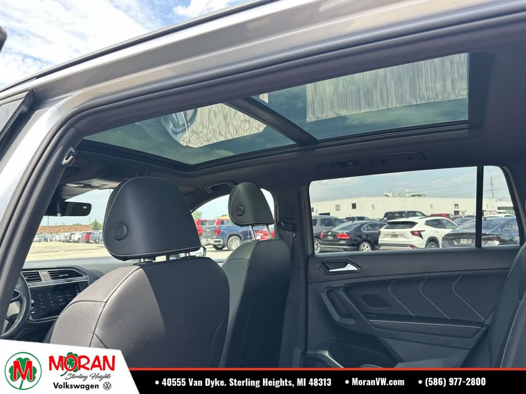 Certified 2023 Volkswagen Tiguan SE R-Line AWD/4WD image 18